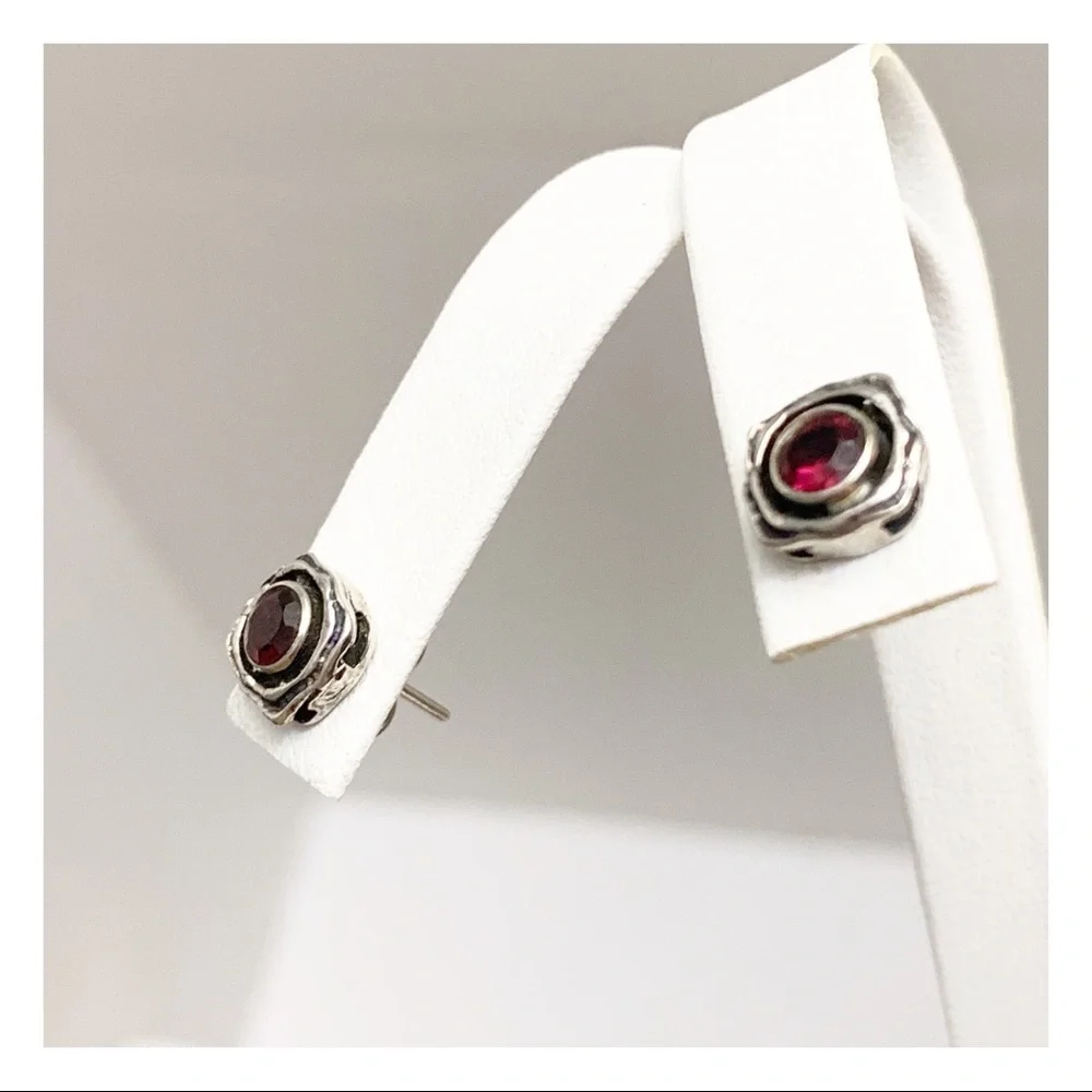 Vintage sterling silver and faceted garnet boho stud earrings - Picture 9 of 11